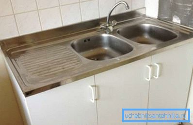 Аматарскае фота тыпавой мыйкі, усталяванай на спецыяльную тумбу Аматарскае фота тыпавой мыйкі, усталяванай на спецыяльную тумбу
