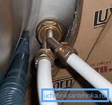 Металлопластіковые падводка пад кухонны змяшальнік Металлопластіковые падводка пад кухонны змяшальнік