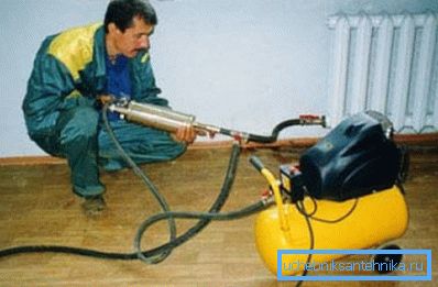 Міні-мыйка лёгка змяшчаецца ў любым памяшканні, і захоўваць яе можна ў неацяпляемым гаражы Міні-мыйка лёгка змяшчаецца ў любым памяшканні, і захоўваць яе можна ў неацяпляемым гаражы
