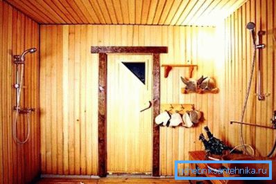 Мыйная пакой з душам у сауне