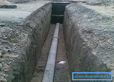 На фота - труба з азбесту, якая надзейна абароніць вадаправодную магістраль На фота - труба з азбесту, якая надзейна абароніць вадаправодную магістраль