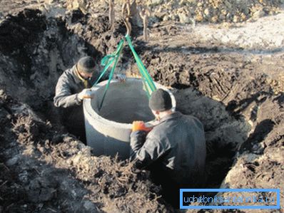 На фота - будаўніцтва бетоннага калодзежа-гасільнікам На фота - будаўніцтва бетоннага калодзежа-гасільнікам