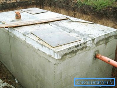 На фота - бетонны адстойнік На фота - бетонны адстойнік