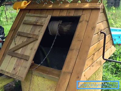 На фота домік на верхнім бетонным кольцы корпуса калодзежа - будынак простае, але чарцёж хаткі на студню ўсё-такі будзе неабходны На фота домік на верхнім бетонным кольцы корпуса калодзежа - будынак простае, але чарцёж хаткі на студню ўсё-такі будзе неабходны