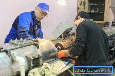 На фота лінія па вытворчасці палімерных труб На фота лінія па вытворчасці палімерных труб