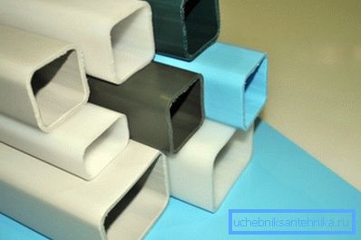 На фота - пластыкавы квадратны трубаправод