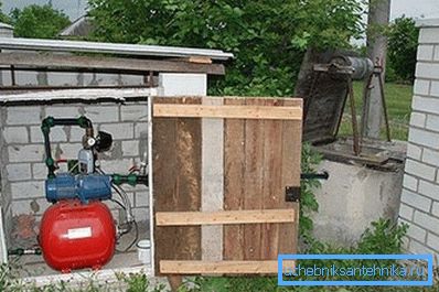 На фота паказаны варыянт прылады аўтаномнай сістэмы арганізацыі вадаправода на дачы ад калодзежа. На фота паказаны варыянт прылады аўтаномнай сістэмы арганізацыі вадаправода на дачы ад калодзежа.