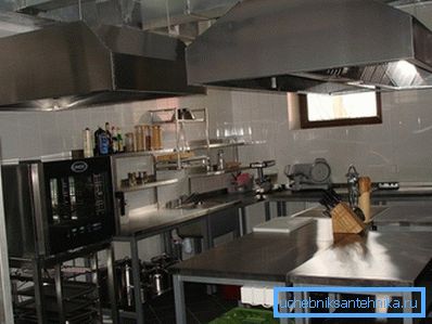 На фота - прамысловыя кухонныя выцяжныя ўстаноўкі На фота - прамысловыя кухонныя выцяжныя ўстаноўкі