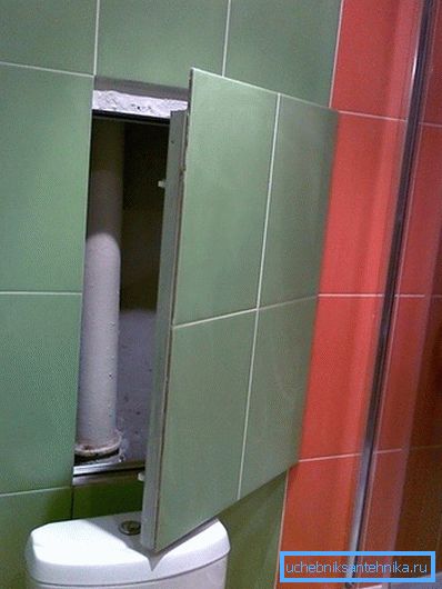 На фота - хаваем каналізацыю за фальшстеной На фота - хаваем каналізацыю за фальшстеной