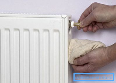 На фота: раскручваем і здымаем футорки на тарцах