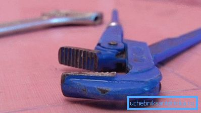 На фота - развадны і «газавы» ключы