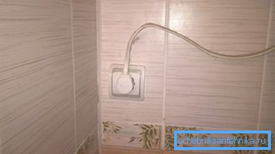 На фота - разетка для падлучэння бойлера. На фота - разетка для падлучэння бойлера.