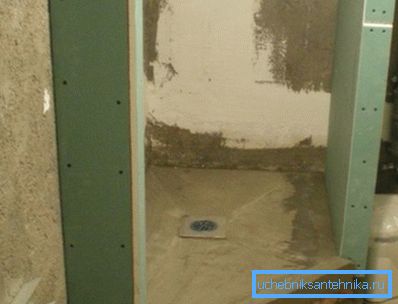 На фота - зборка самаробнай душавой з гіпсокартона