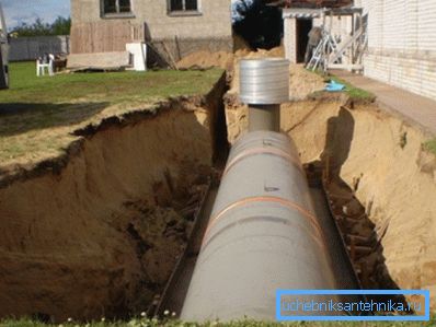 На фота - ўстаноўка газгольдэраў ў самым разгары На фота - ўстаноўка газгольдэраў ў самым разгары