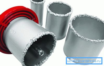 На фота: у продажы можна сустрэць цэлыя наборы каронак, якімі можна свідраваць любую кераміку - ад ракавін да пліткі і нават штучнага каменя На фота: у продажы можна сустрэць цэлыя наборы каронак, якімі можна свідраваць любую кераміку - ад ракавін да пліткі і нават штучнага каменя