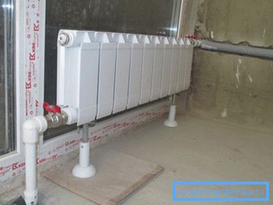 Падлогавыя кранштэйны для біметалічных радыятараў выкарыстоўваюцца ў выпадку немагчымасці ажыццяўлення іх фіксацыі да сцяны Падлогавыя кранштэйны для біметалічных радыятараў выкарыстоўваюцца ў выпадку немагчымасці ажыццяўлення іх фіксацыі да сцяны