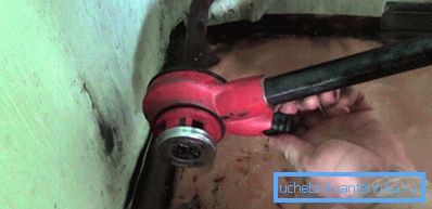 Нарэзка разьбы на трубе клупп ў хатніх умовах Нарэзка разьбы на трубе клупп ў хатніх умовах