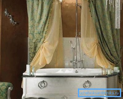 Некаторыя віды падобных запавес маюць асабліва дэкаратыўнае прызначэнне, паколькі пры кантакце з вадой хутка намакаюць і патрабуюць сушкі, што часам прыводзіць да з'яўлення на іх цвілі ці грыбка Некаторыя віды падобных запавес маюць асабліва дэкаратыўнае прызначэнне, паколькі пры кантакце з вадой хутка намакаюць і патрабуюць сушкі, што часам прыводзіць да з'яўлення на іх цвілі ці грыбка