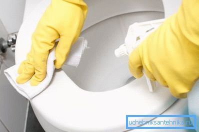 Абавязкова карыстайцеся пальчаткамі пры ўжыванні бытавой хіміі.