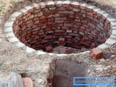 Ачышчальнай калодзеж з чырвонай цэглы Ачышчальнай калодзеж з чырвонай цэглы