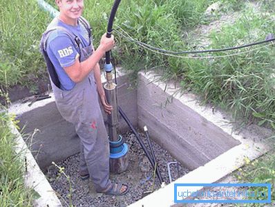 Апускаем у свідравіну насос Апускаем у свідравіну насос