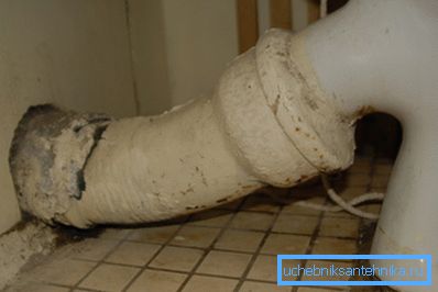 Арганізацыя такога месца злучэння пры выкарыстанні старой чыгуннай трубы, якую не збіраюцца мяняць Арганізацыя такога месца злучэння пры выкарыстанні старой чыгуннай трубы, якую не збіраюцца мяняць