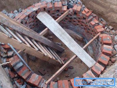 Пакідаем зазоры паміж штурхялямі для вады. Пакідаем зазоры паміж штурхялямі для вады.