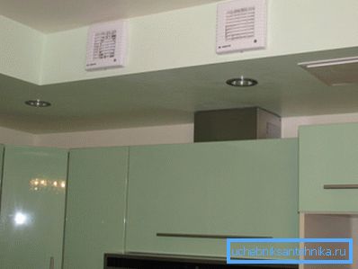 Пластыкавыя рашоткі для вентыляцыі кухоннай прасторы Пластыкавыя рашоткі для вентыляцыі кухоннай прасторы