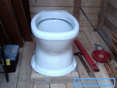 Пластмасавы ўнітаз для дачнага ўчастка