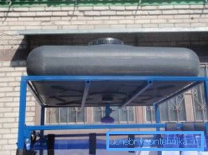 Плоскі бак для вады здольны замяніць дах. Плоскі бак для вады здольны замяніць дах.