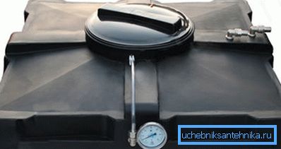 Плоскі бак на летні душ на 200 літраў з пластыка з падагрэвам Плоскі бак на летні душ на 200 літраў з пластыка з падагрэвам