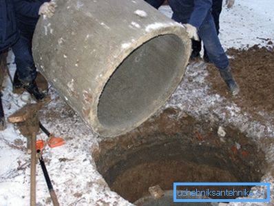 Па меры паглыблення канструкцыю нарошчваюць новымі кольцамі. Па меры паглыблення канструкцыю нарошчваюць новымі кольцамі.