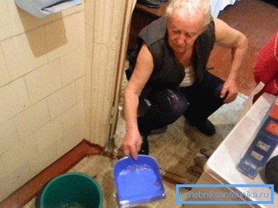 Якая паступае ваду трэба вычэрпваць