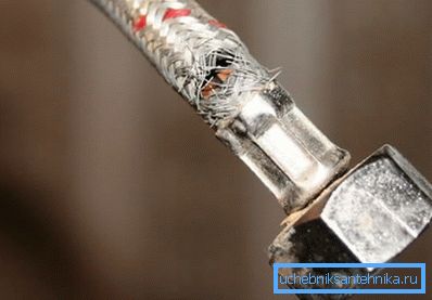 Пашкоджанне аплёткі паблізу гільзы Пашкоджанне аплёткі паблізу гільзы