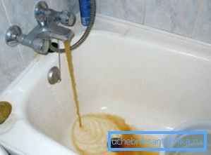 Падвышанае ўтрыманне жалеза часам можна вызначыць па іржавага колеру. Падвышанае ўтрыманне жалеза часам можна вызначыць па іржавага колеру.