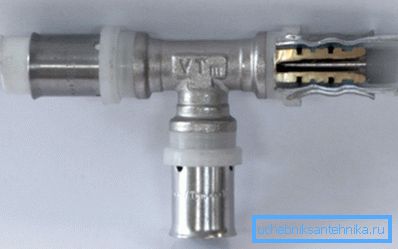 Прэс-фітынг для металлопластіковых вадаправода.