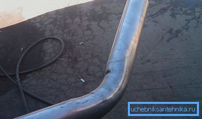 Пры выгібе труба дэфармуецца Пры выгібе труба дэфармуецца