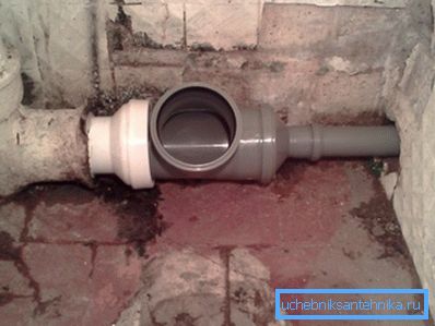 Пры стыкоўцы пластыка з чыгуном варта асаблівую ўвагу надаць герметызацыі злучэння Пры стыкоўцы пластыка з чыгуном варта асаблівую ўвагу надаць герметызацыі злучэння