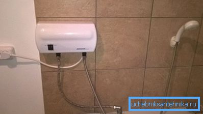 Прыбор магутнасцю 3,5 кВт можна падключаць да разеткі, але з жорсткімі патрабаваннямі да праводкі. Прыбор магутнасцю 3,5 кВт можна падключаць да разеткі, але з жорсткімі патрабаваннямі да праводкі.