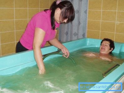 Прыём водных працэдур з падводным душам-масажам Прыём водных працэдур з падводным душам-масажам