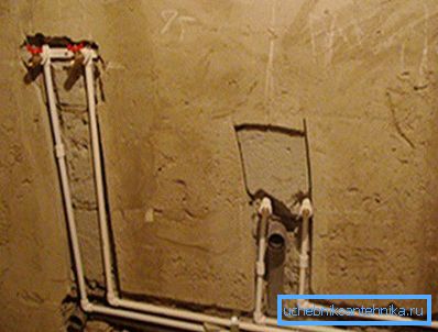 Прыклад размяшчэння трубаправодаў у сцяне. Прыклад размяшчэння трубаправодаў у сцяне.
