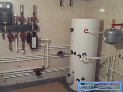 Прынцып ўладкавання кацельні з выкарыстаннем двухконтурного агрэгата Прынцып ўладкавання кацельні з выкарыстаннем двухконтурного агрэгата