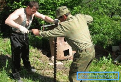 Прабіць свідравіну можна, вядома, і такім чынам, але гэта толькі калі пашанцуе, і пласт залягае не глыбока Прабіць свідравіну можна, вядома, і такім чынам, але гэта толькі калі пашанцуе, і пласт залягае не глыбока