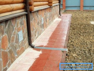 Продухі у падмурку або як робіцца вентыляцыя падполу ў драўляным доме Продухі у падмурку або як робіцца вентыляцыя падполу ў драўляным доме
