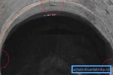 Выраблены дэмантаж пры зрушэнні бетонных кольцаў.
