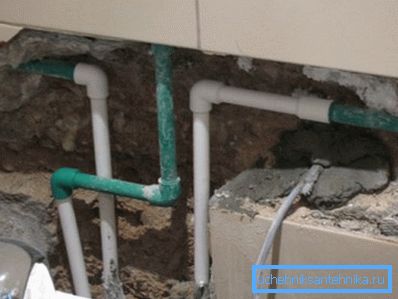Пракладка вадаправода ў сцяне - не лепшы варыянт