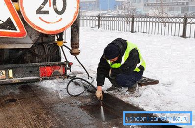 900 Прамыванне ліўневай каналізацыі