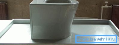 Найпростая шклопластыкавыя мадэль, якая выраблена ў маналітным выглядзе разам з паліцай