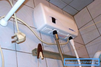 Праточны электрычны падагравальнік вады для душа Праточны электрычны падагравальнік вады для душа