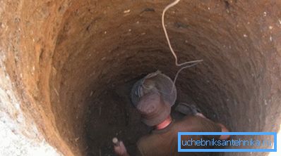 Працаваць у абмежаванай прасторы даволі складана, пры гэтым таму, хто падымае вёдры з пяском, ані не лягчэй Працаваць у абмежаванай прасторы даволі складана, пры гэтым таму, хто падымае вёдры з пяском, ані не лягчэй